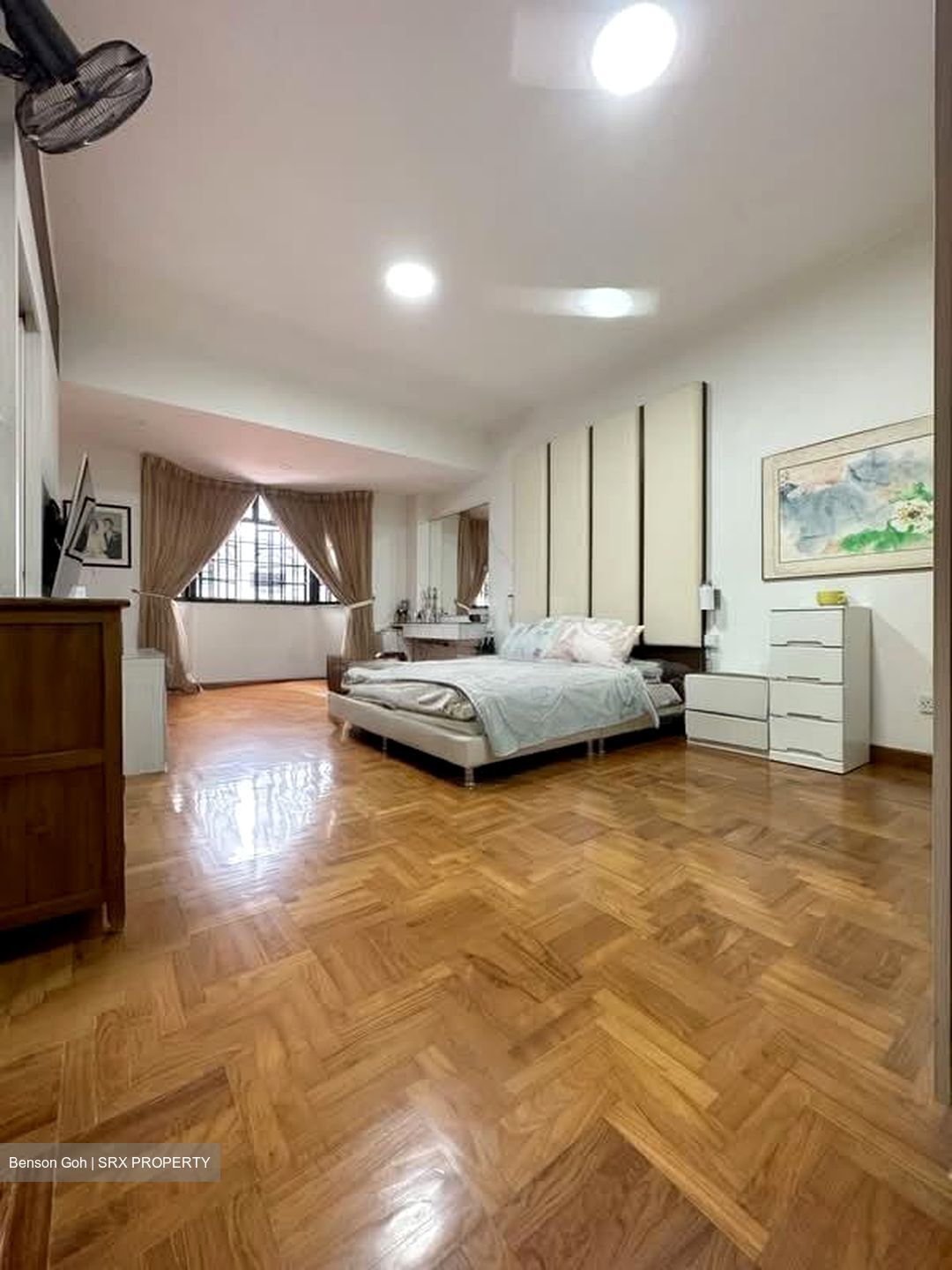 Phillips Avenue (D19), Terrace #572943471